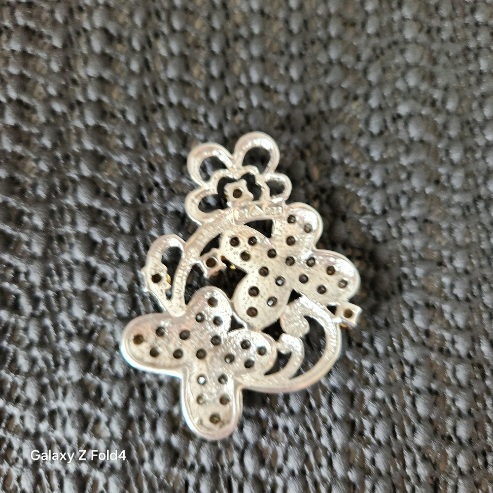 Sterling 925 Elegant Gold and Silver Floral Pendant - Picture 3 of 7